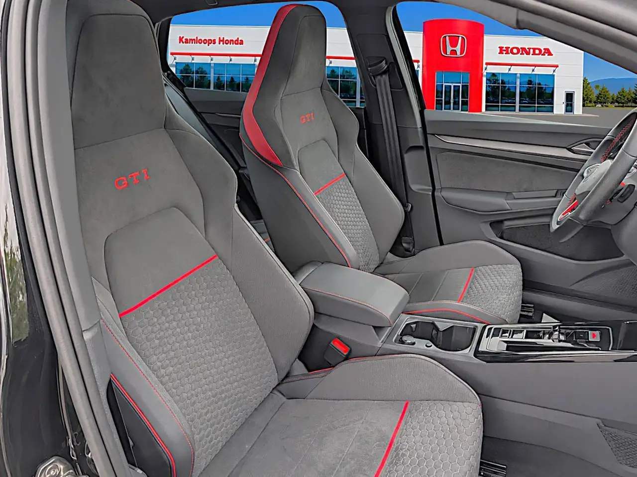 Volkswagen Golf GTI снимка Volkswagen Golf GTI