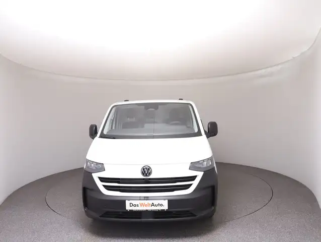 Volkswagen Transporter view 3
