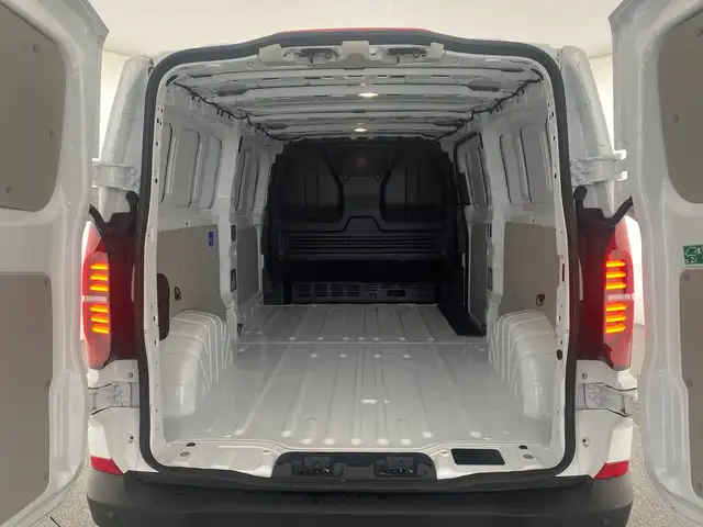 Volkswagen Transporter view 7