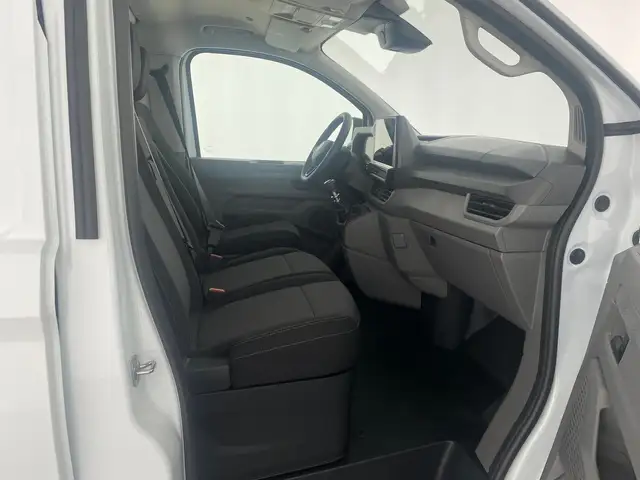 Volkswagen Transporter view 12