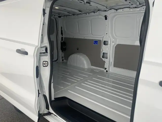 Volkswagen Transporter view 9