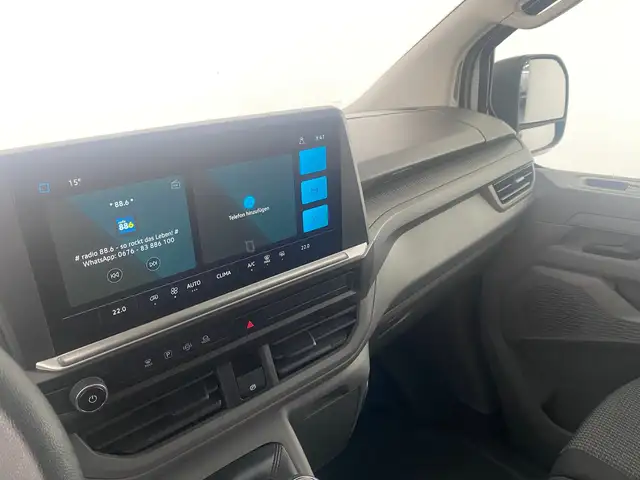 Volkswagen Transporter view 11