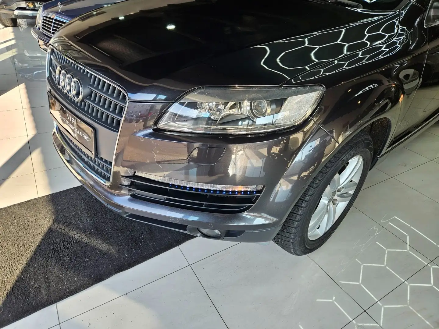 Audi Q7 3.0 TDI quattro,MMI,AHK,ALU,SCHECKHEFT ,KLIMA Grau - 2