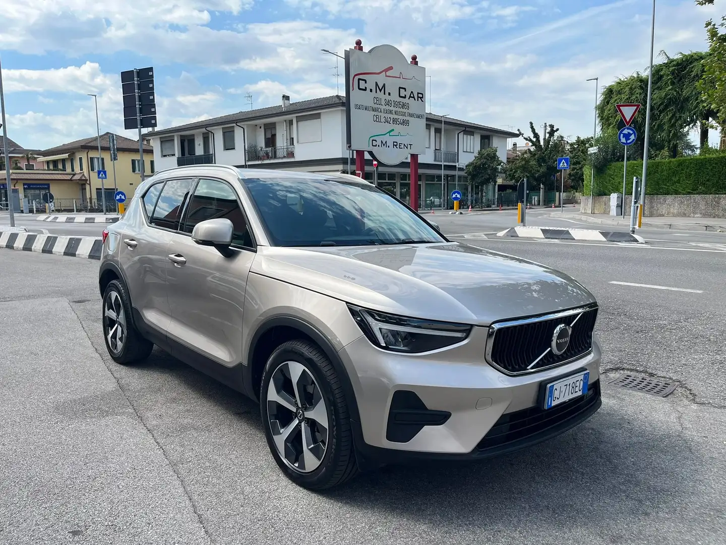 Volvo XC40 XC40 2023 1.5 t2 Core auto Oro - 1