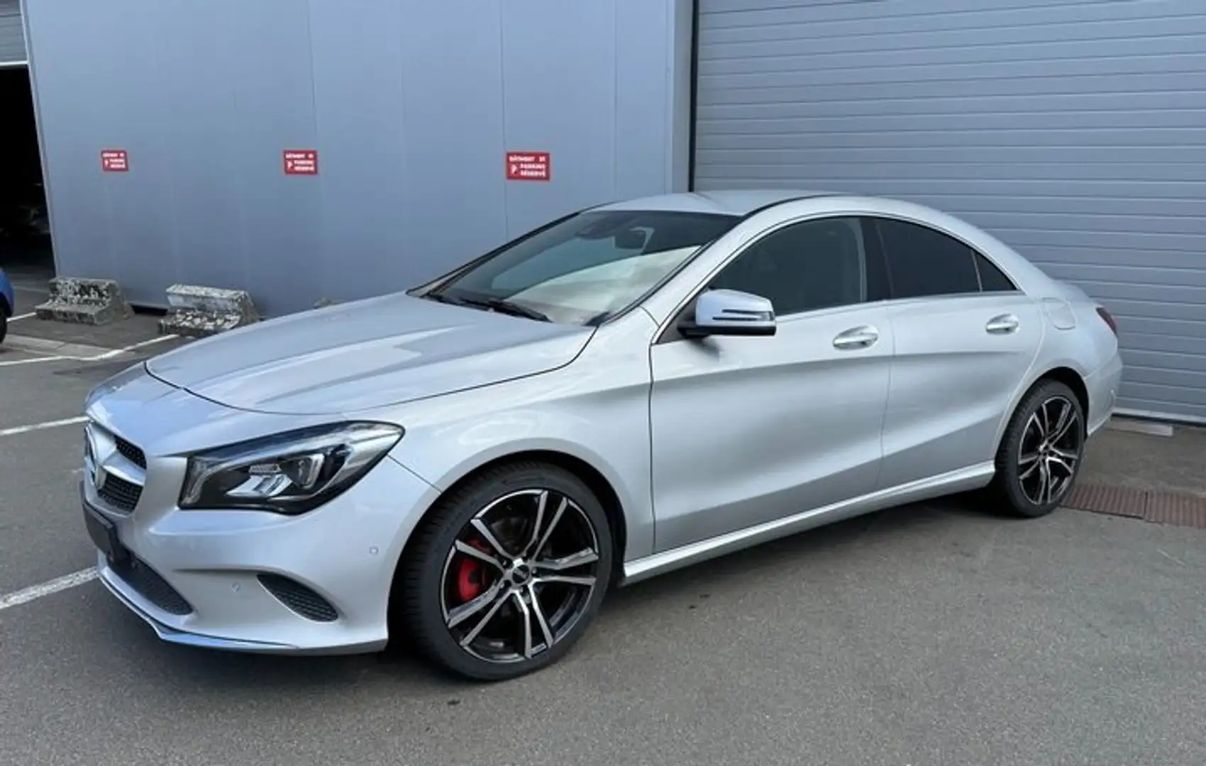 Mercedes-Benz CLA 200 CLA 200d Pack AMG Zilver - 2