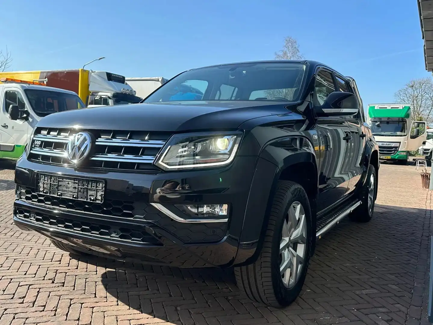 Volkswagen Amarok 3.0 V6 TDI BE TREKKER LEER NAVI XENON BOMVOL! Zwart - 2