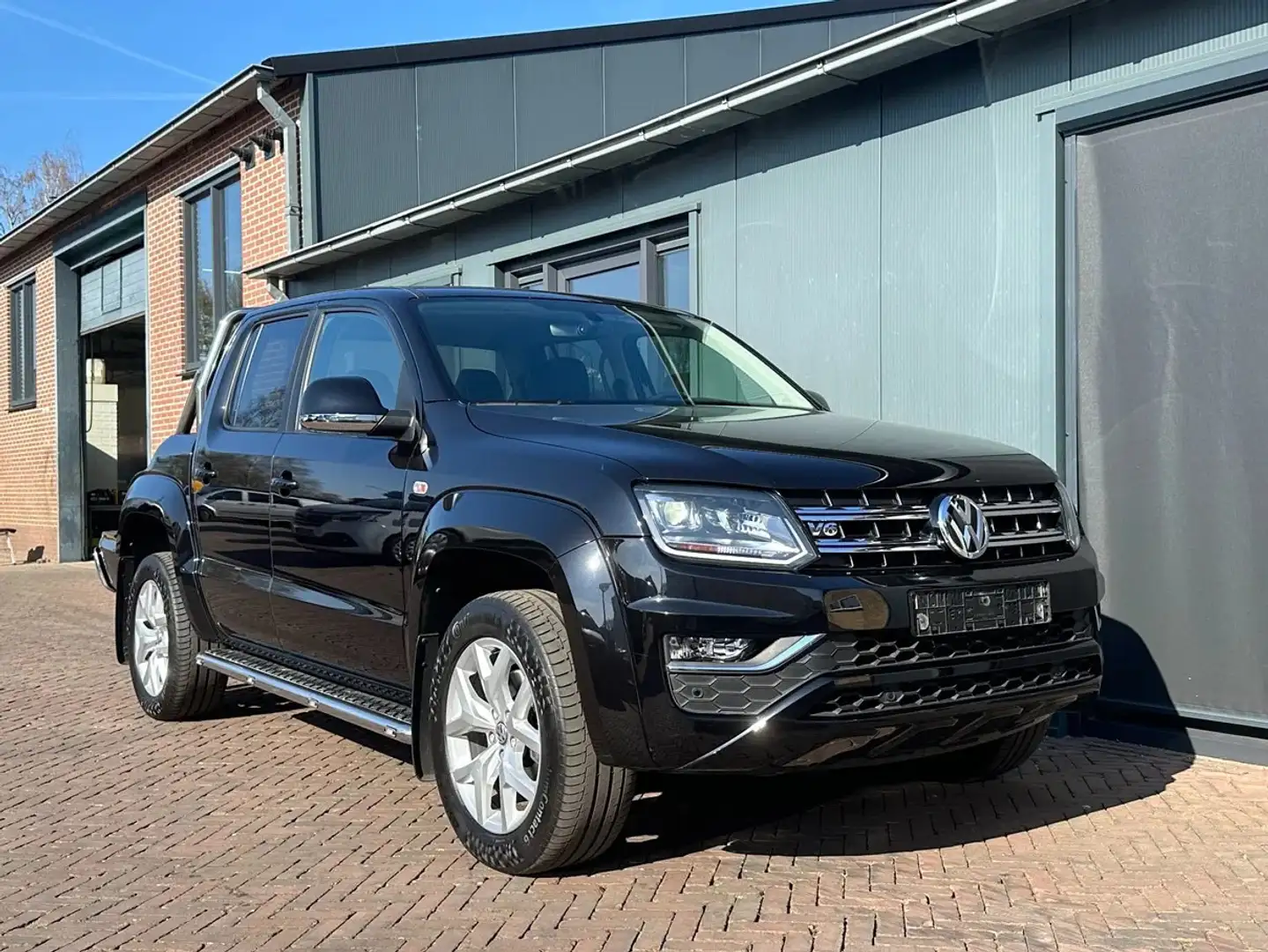 Volkswagen Amarok 3.0 V6 TDI BE TREKKER LEER NAVI XENON BOMVOL! Zwart - 1