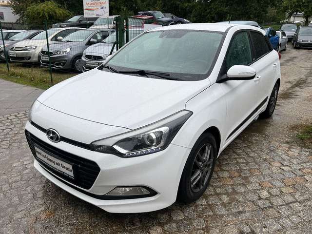 Imagine Hyundai i20 blue Passion 2-Hand Scheckheft Navi Kamera