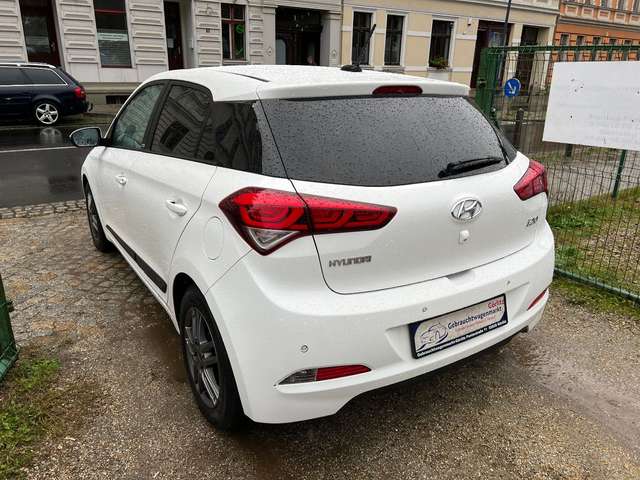 Hyundai i20 blue Passion 2-Hand Scheckheft Navi Kamera