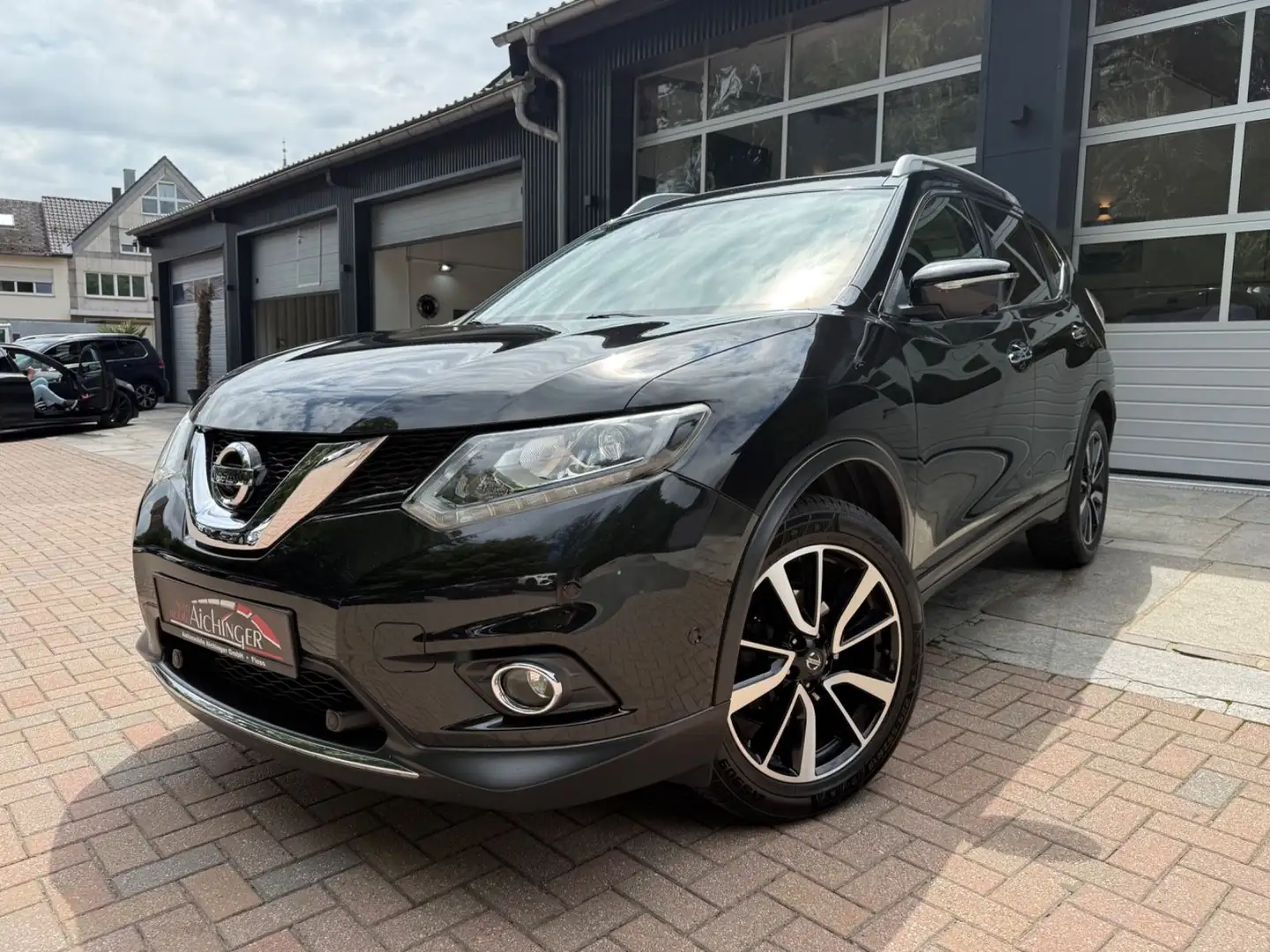 Nissan X-Trail Tekna 2.Hand Panorama Automatik Sitzheiz Zwart - 1
