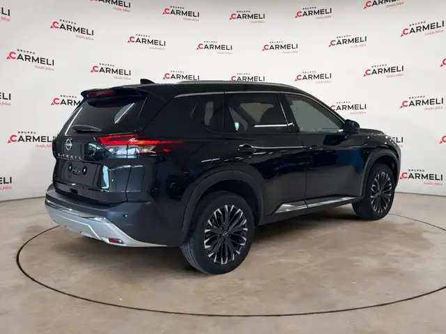 Nissan X-Trail view 3