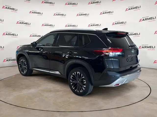 Nissan X-Trail view 2