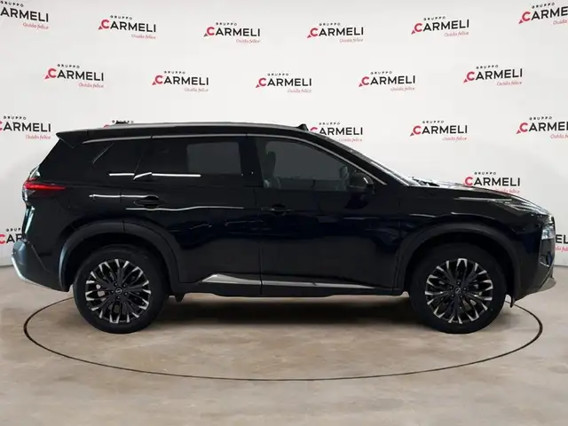 Nissan X-Trail view 4