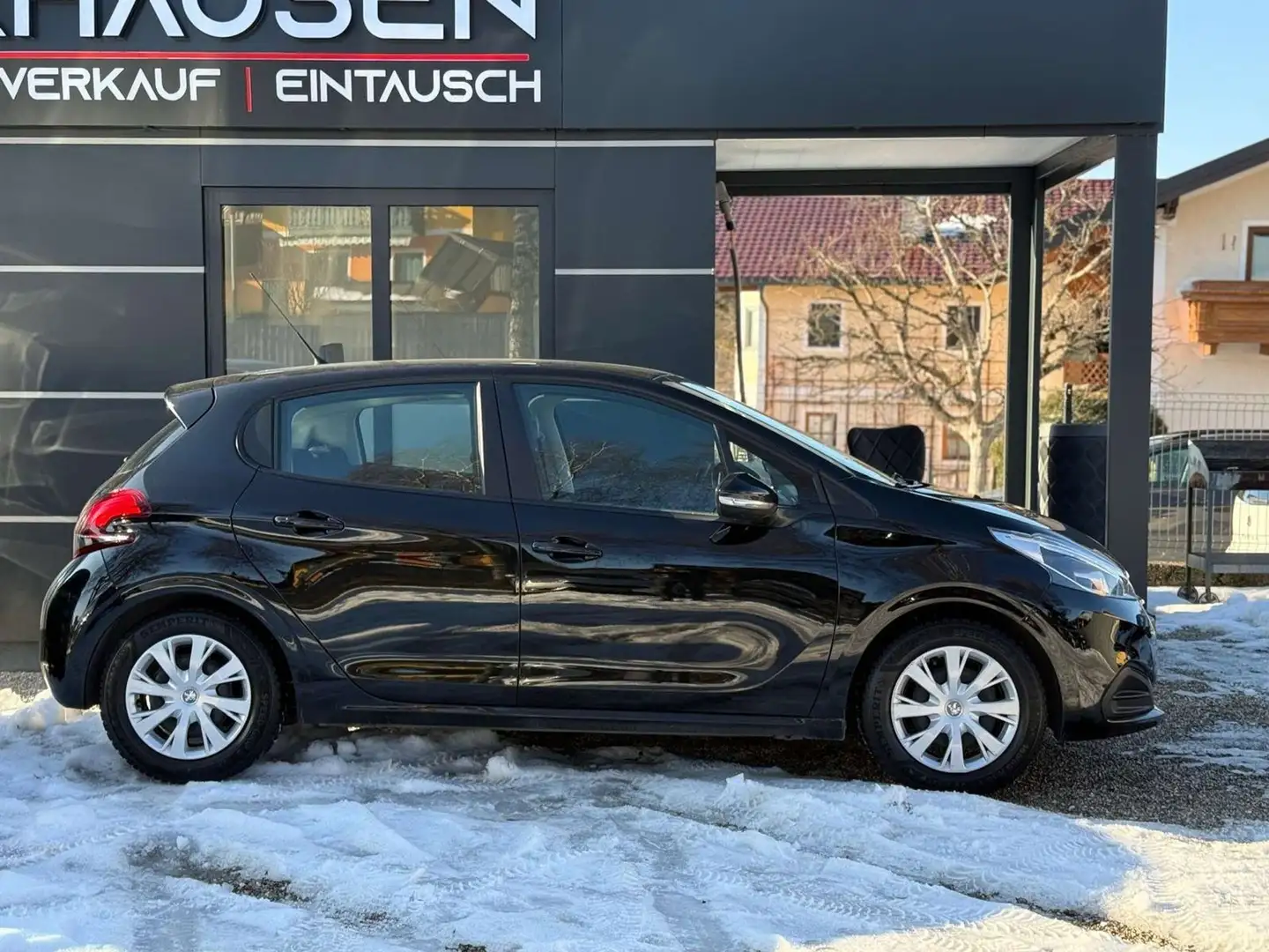 Peugeot 208 1,6 BlueHDi Schwarz - 2