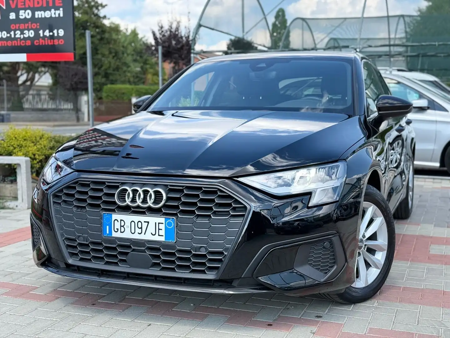 Audi A3 A3 SPB 30 TDI Business Zwart - 1