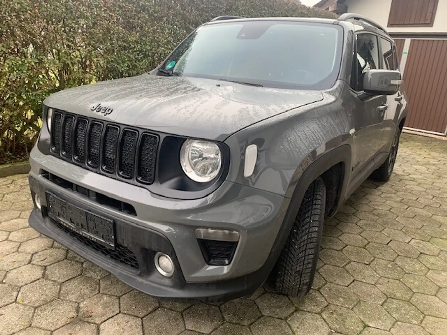 Jeep Renegade 1,6 MultiJet FWD Nigth Eagle Grau - 1