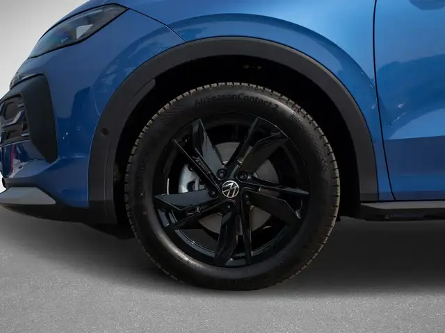 Volkswagen T-Roc view 9