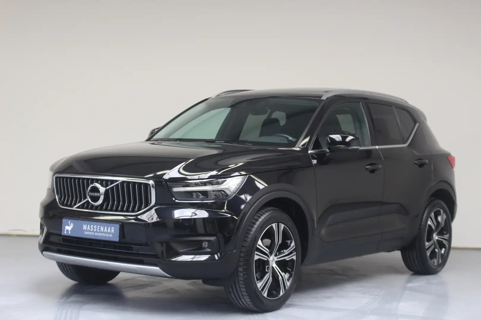 Volvo XC40 T3 Inscription | Rijklaarprijs | Pano dak | Leer | Zwart - 1