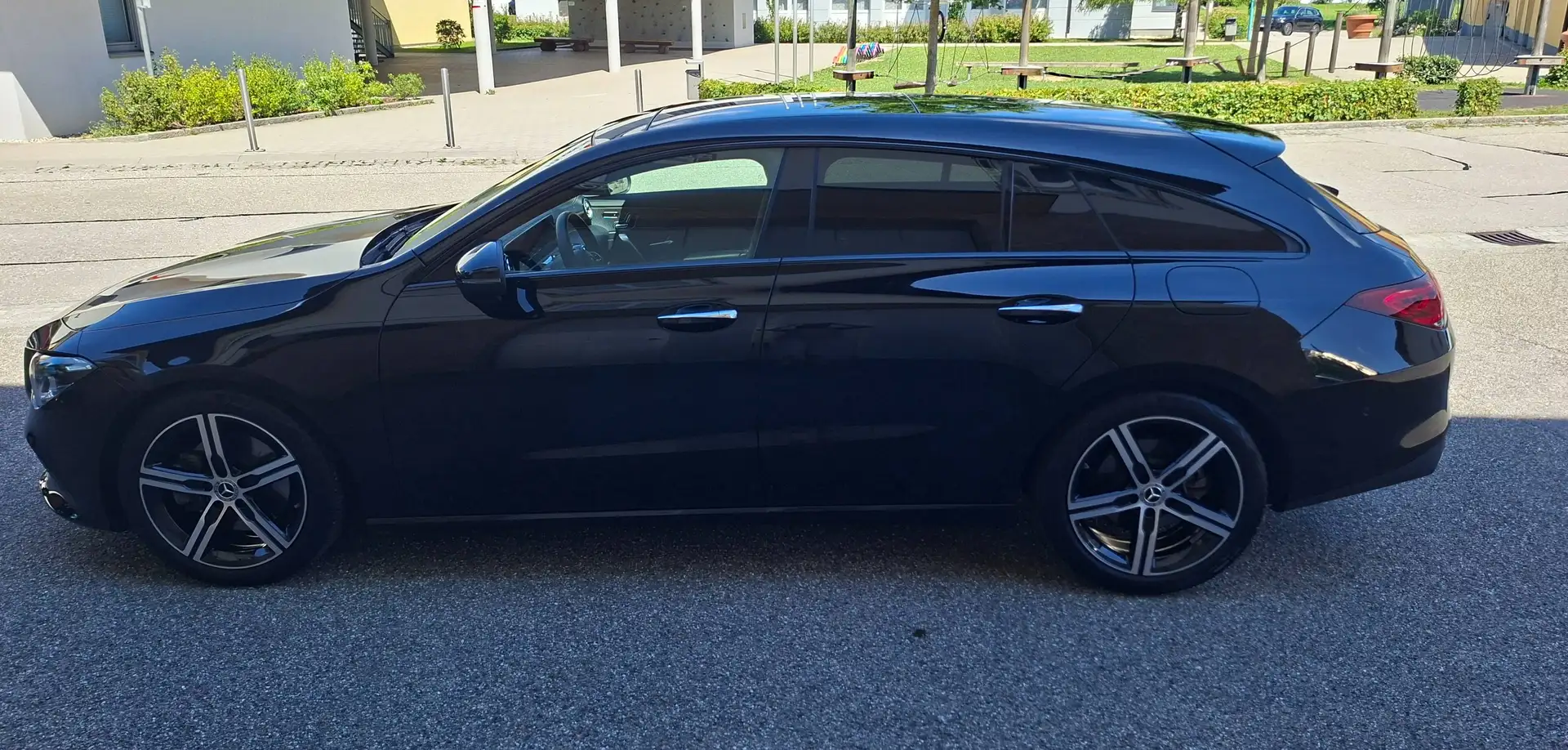 Mercedes-Benz CLA 220 CLA 220 d Shooting Brake Aut. Schwarz - 2