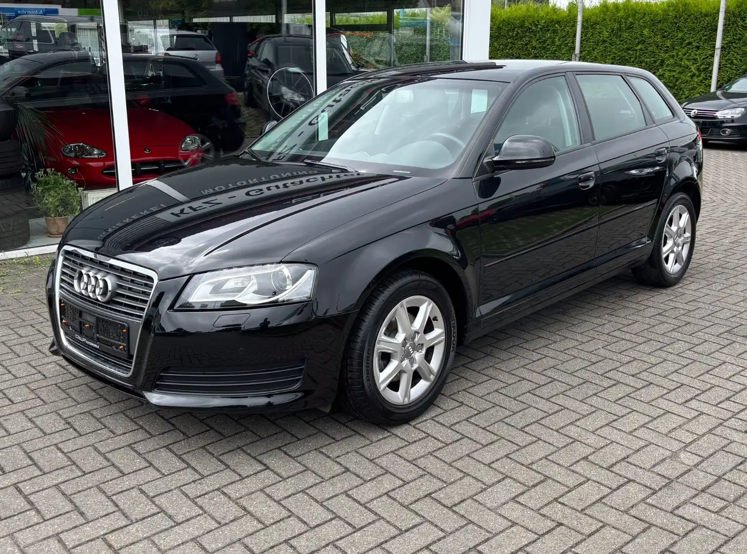 Audi A3 Sportback 1.4 TFSI Ambiente Schwarz - 1