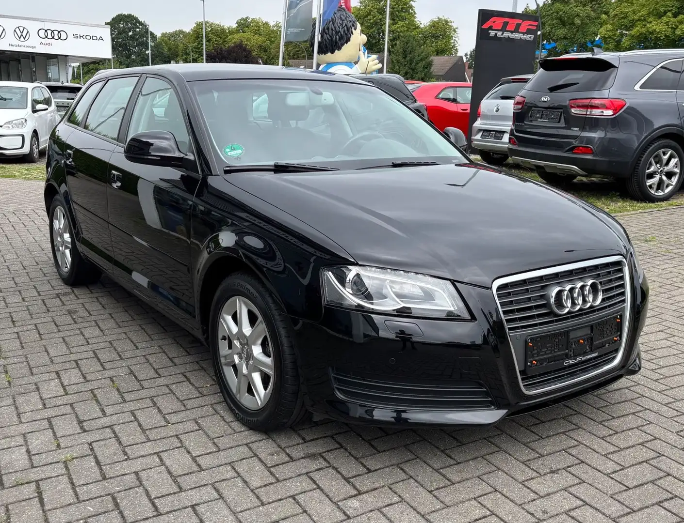 Audi A3 Sportback 1.4 TFSI Ambiente Schwarz - 2