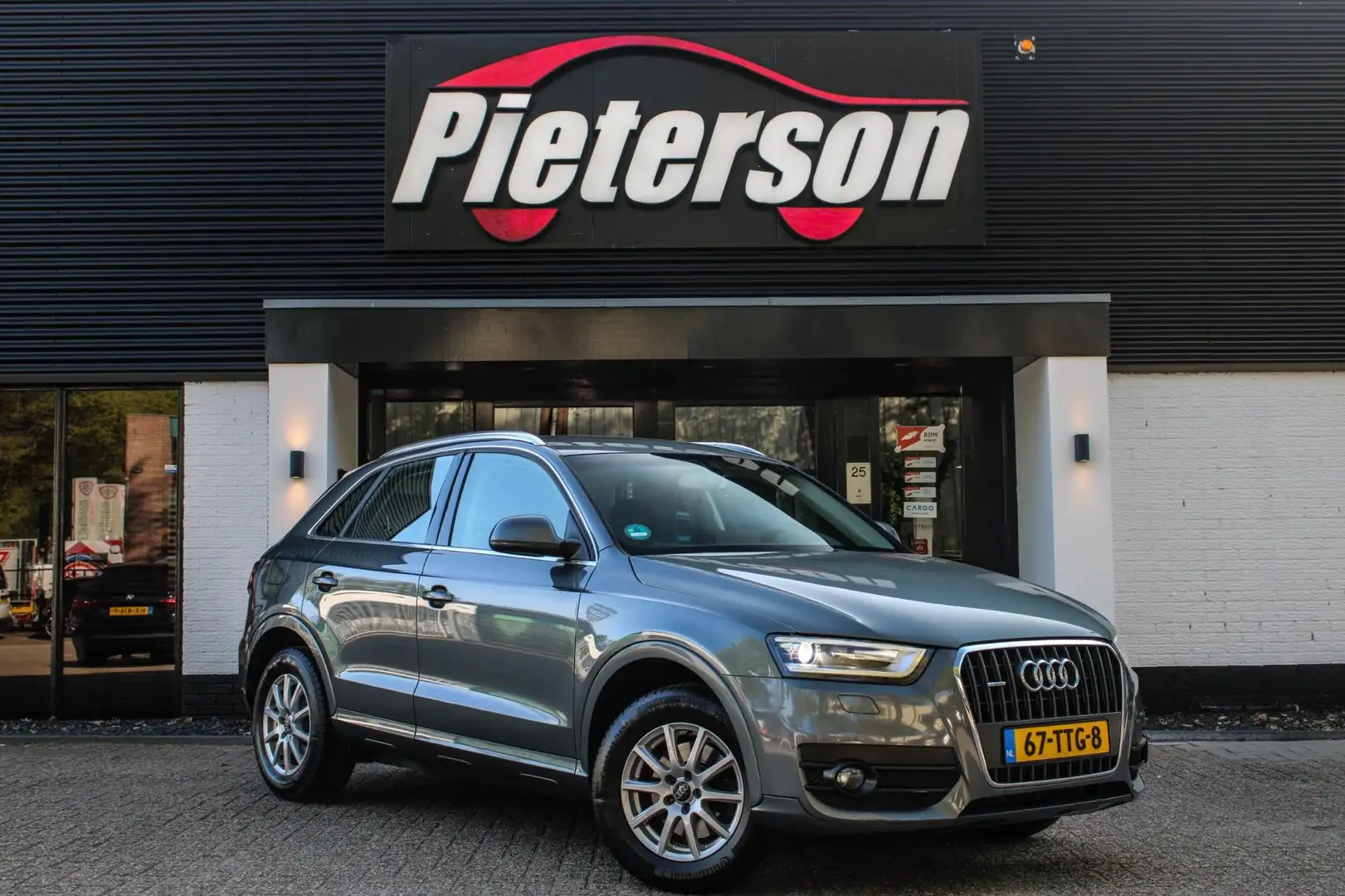 Audi Q3 2.0 TFSI Quattro NAP XENON TREKHAAK DEALER OH CLIM Gris - 1