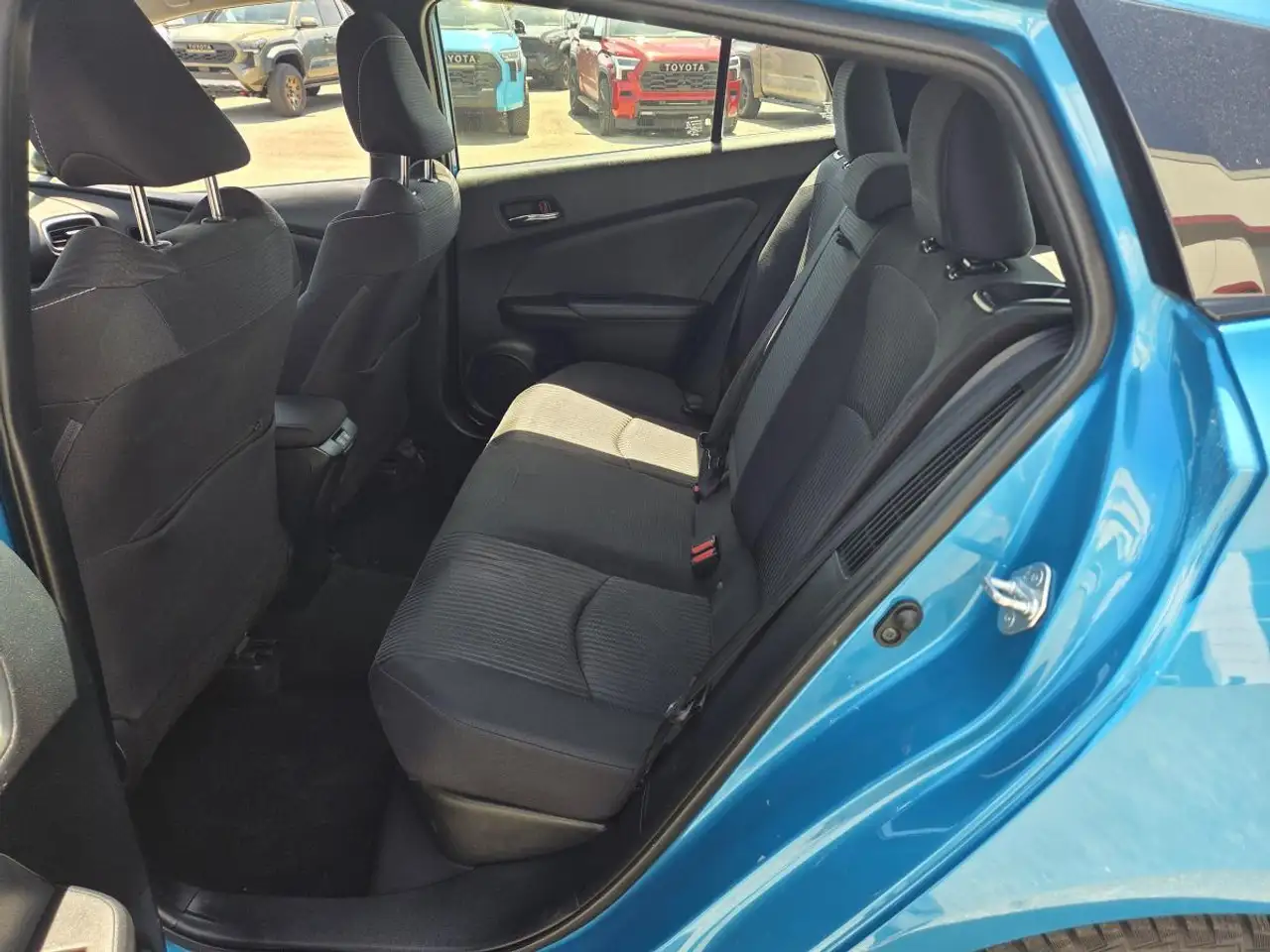 Toyota Prius Prime снимка Toyota Prius Prime