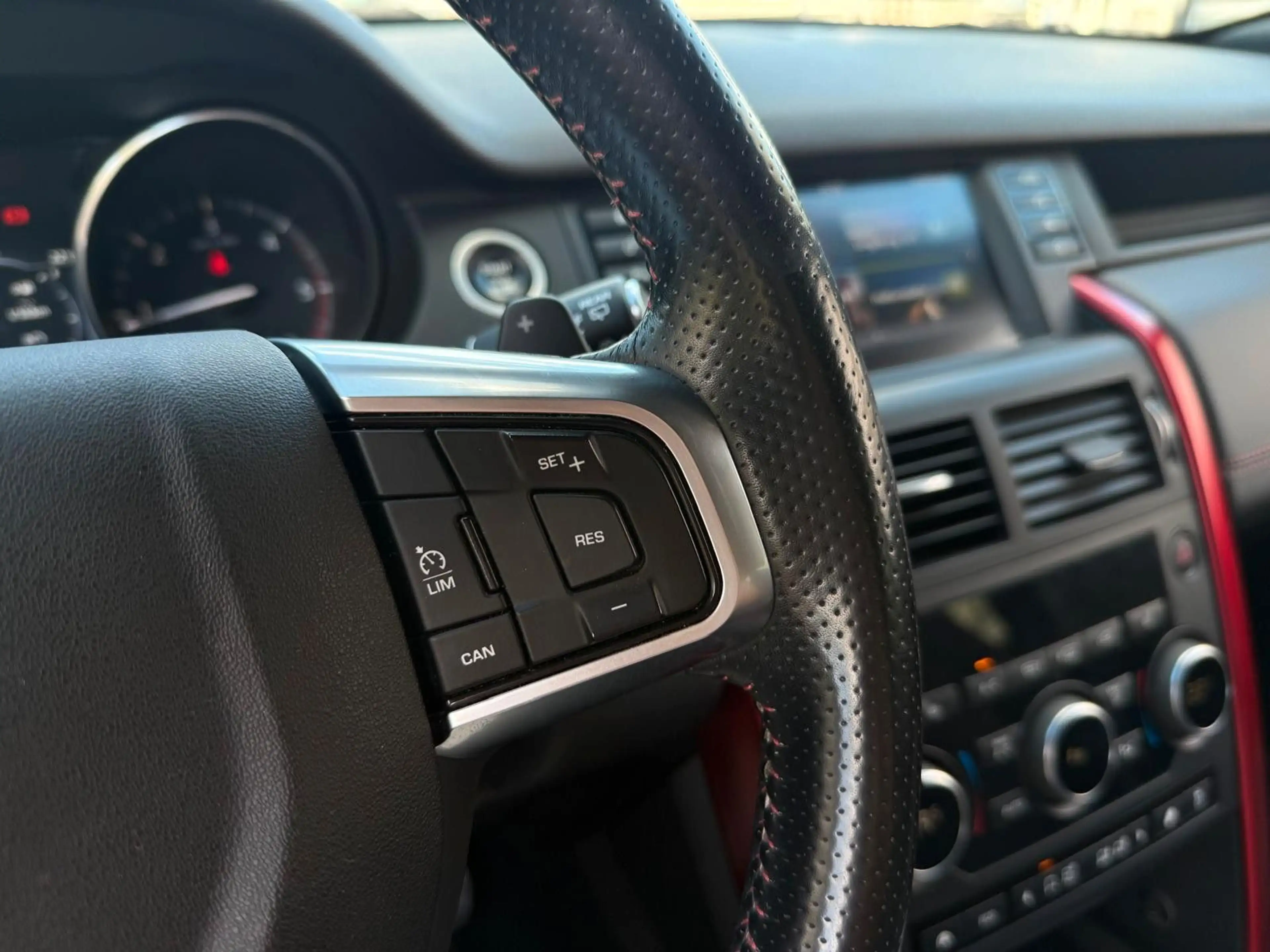 Land Rover Discovery Sport HSE TD4 — photo 10