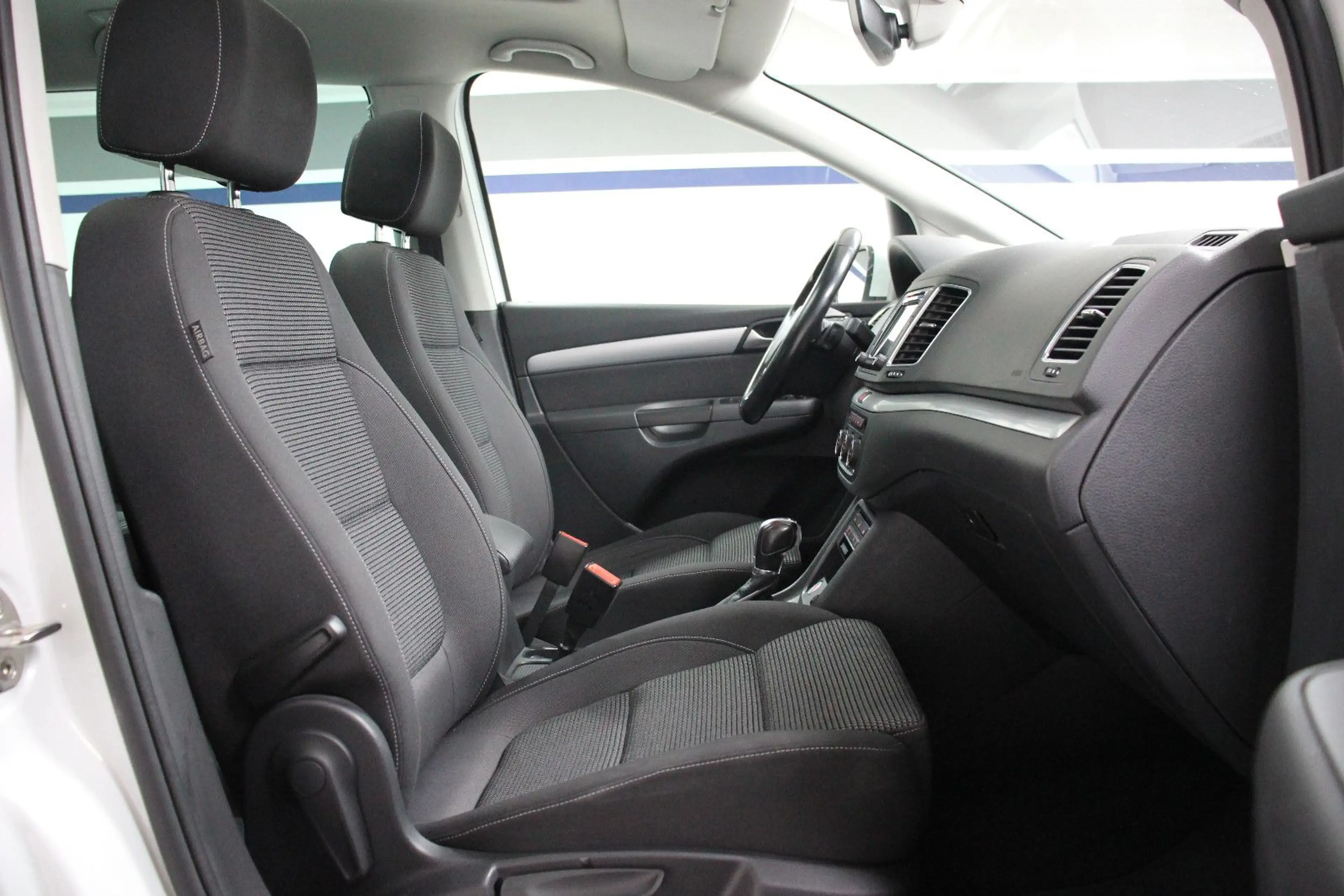 Volkswagen Sharan 2.0 TDI DSG *KAMERA/AHK/ACC/PANO/7-SITZE* — photo 12