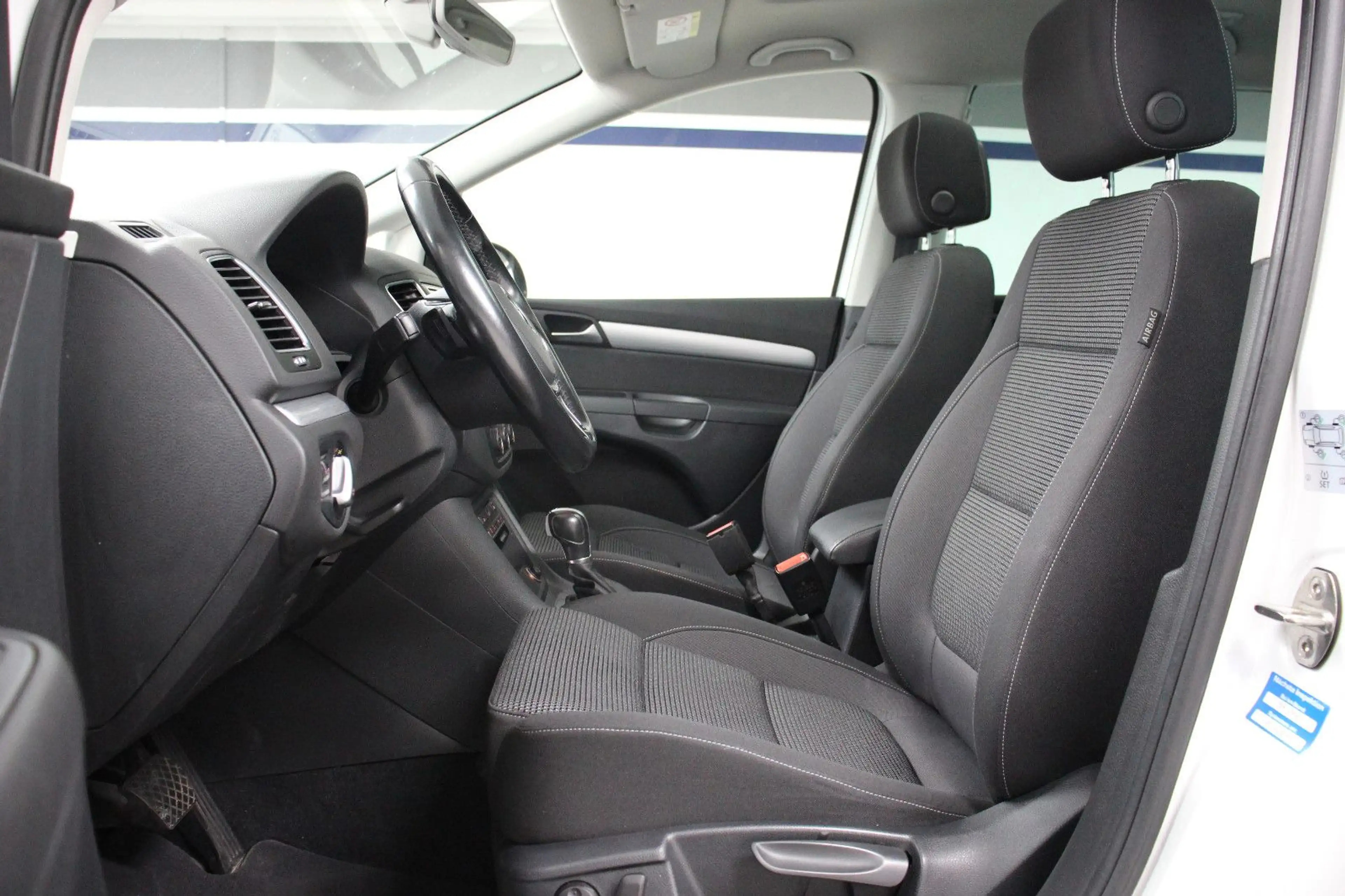 Volkswagen Sharan 2.0 TDI DSG *KAMERA/AHK/ACC/PANO/7-SITZE* — photo 10
