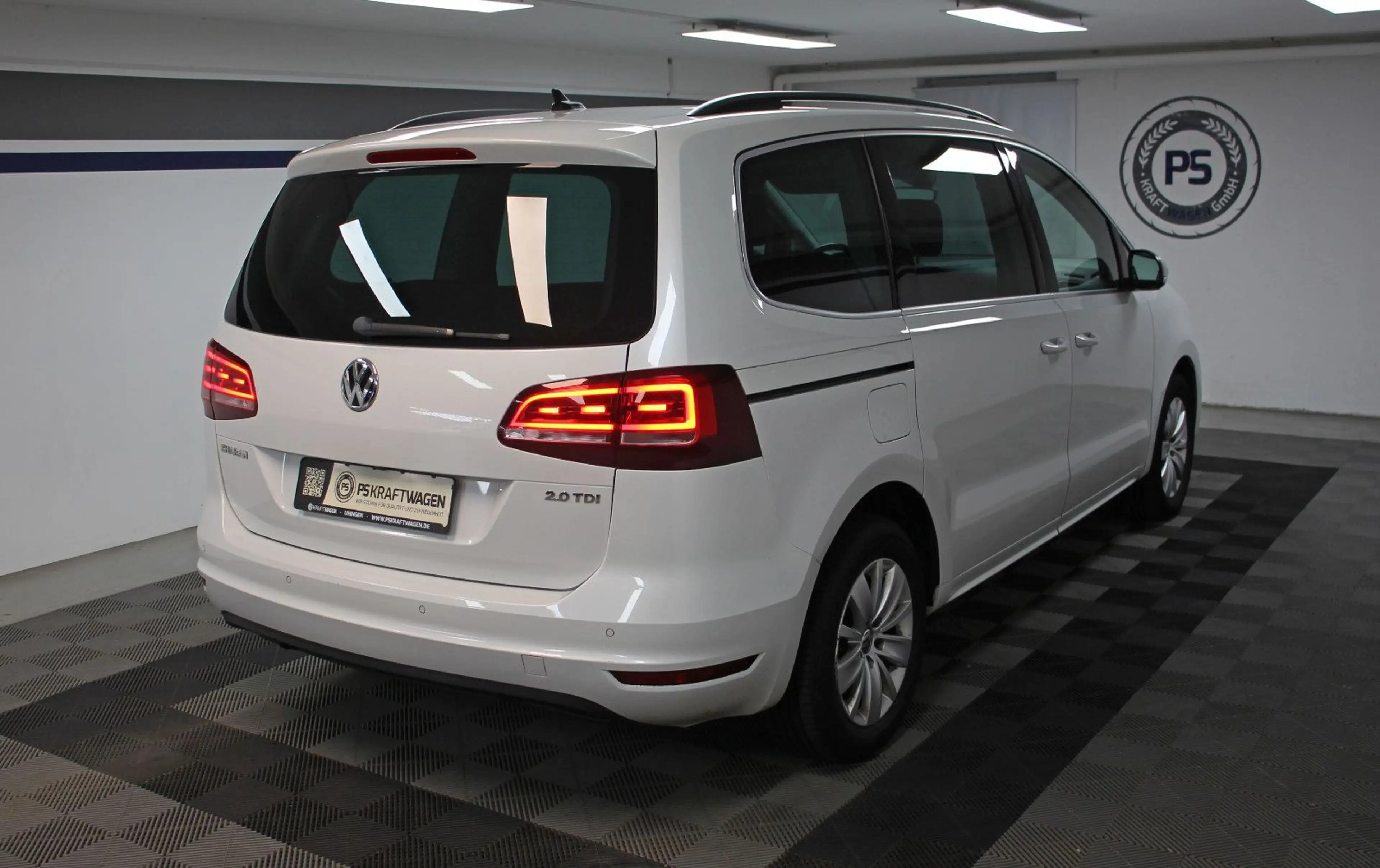Volkswagen Sharan 2.0 TDI DSG *KAMERA/AHK/ACC/PANO/7-SITZE* — photo 3