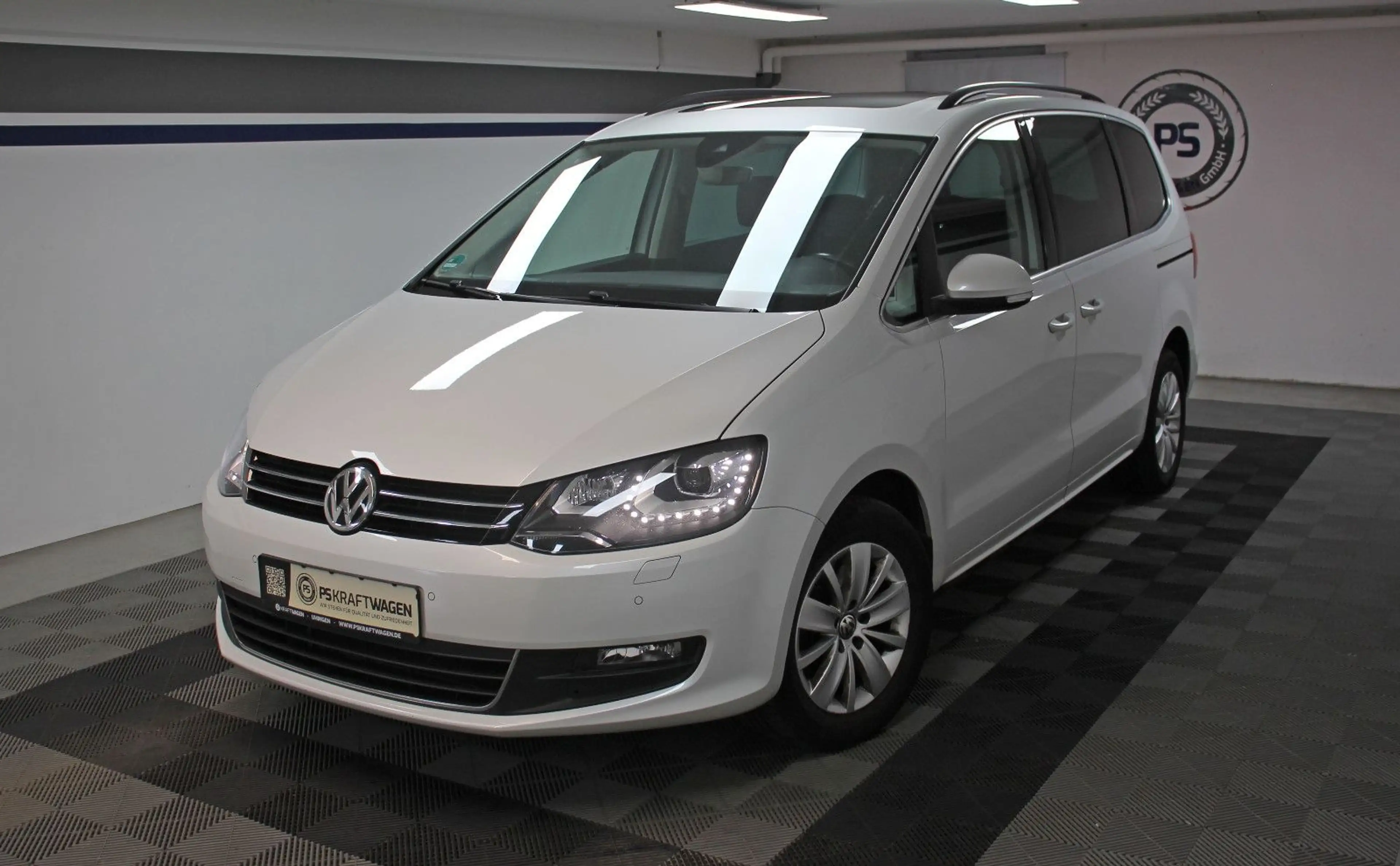 Volkswagen Sharan 2.0 TDI DSG *KAMERA/AHK/ACC/PANO/7-SITZE*