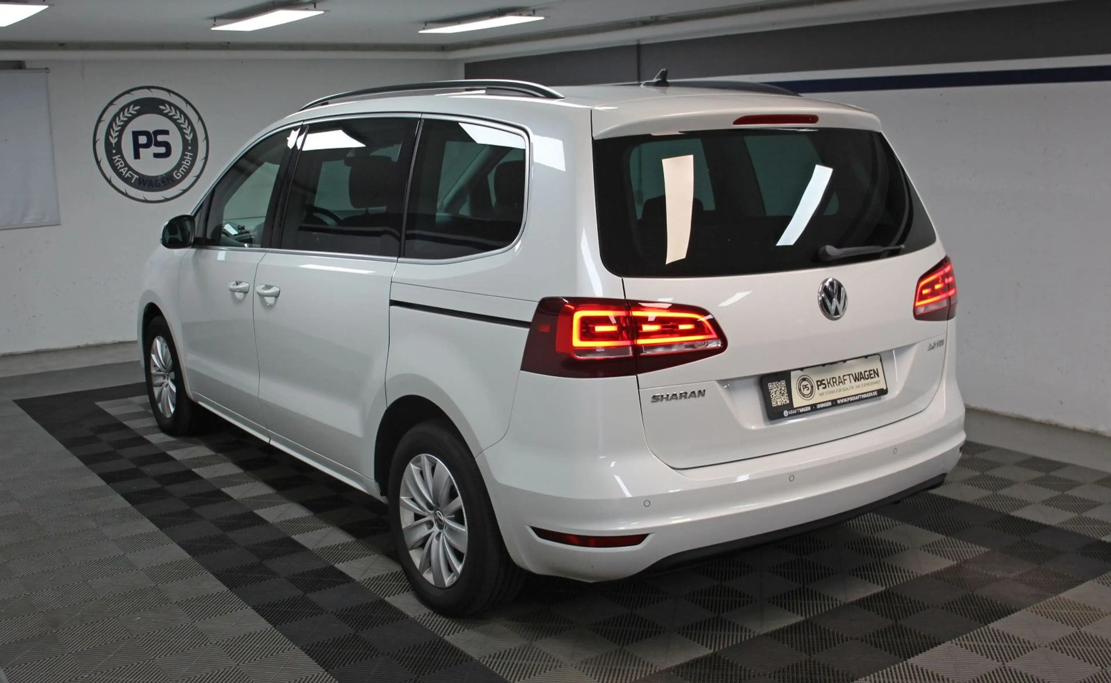 Volkswagen Sharan 2.0 TDI DSG *KAMERA/AHK/ACC/PANO/7-SITZE* — photo 4