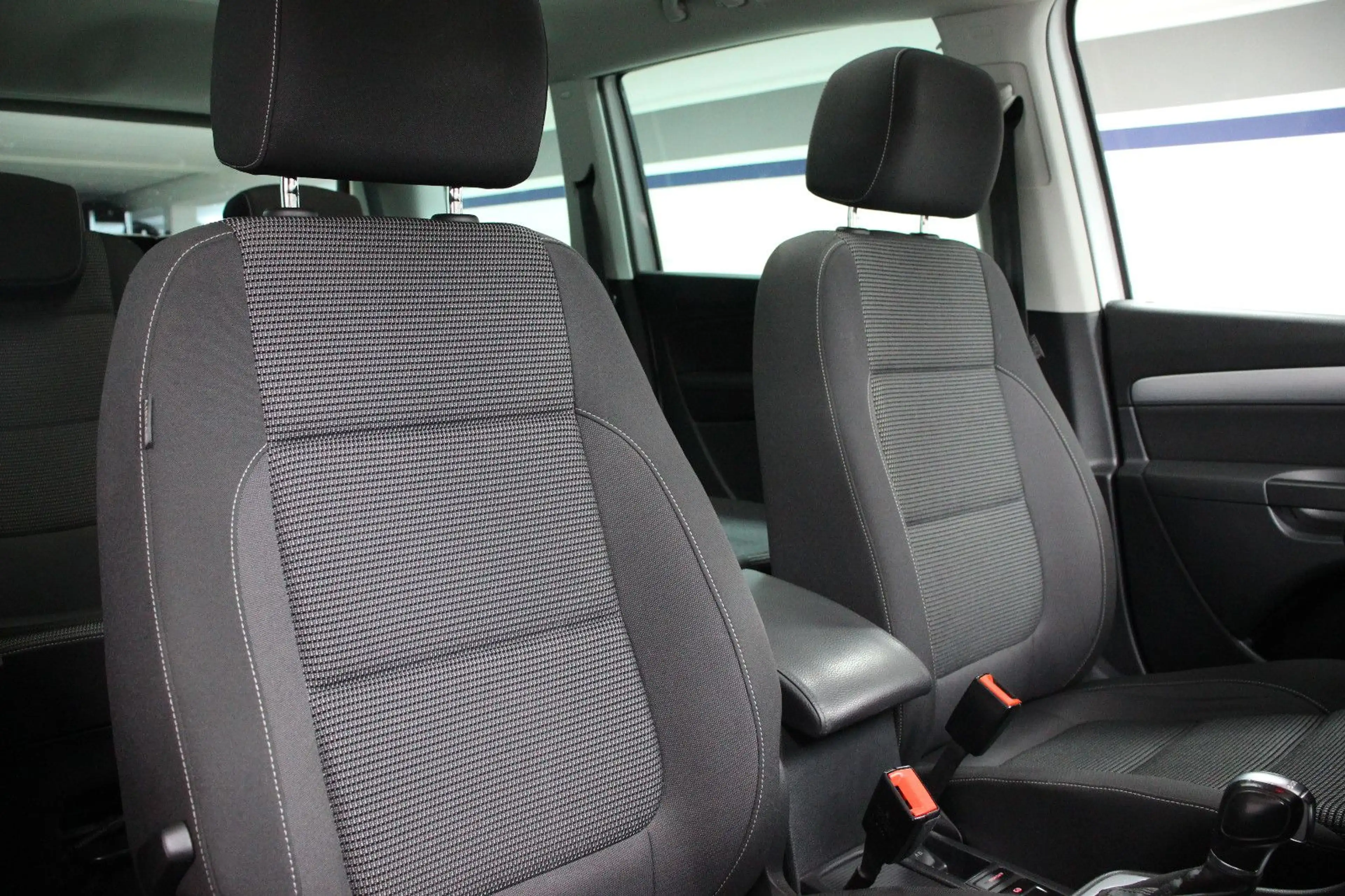 Volkswagen Sharan 2.0 TDI DSG *KAMERA/AHK/ACC/PANO/7-SITZE* — photo 13