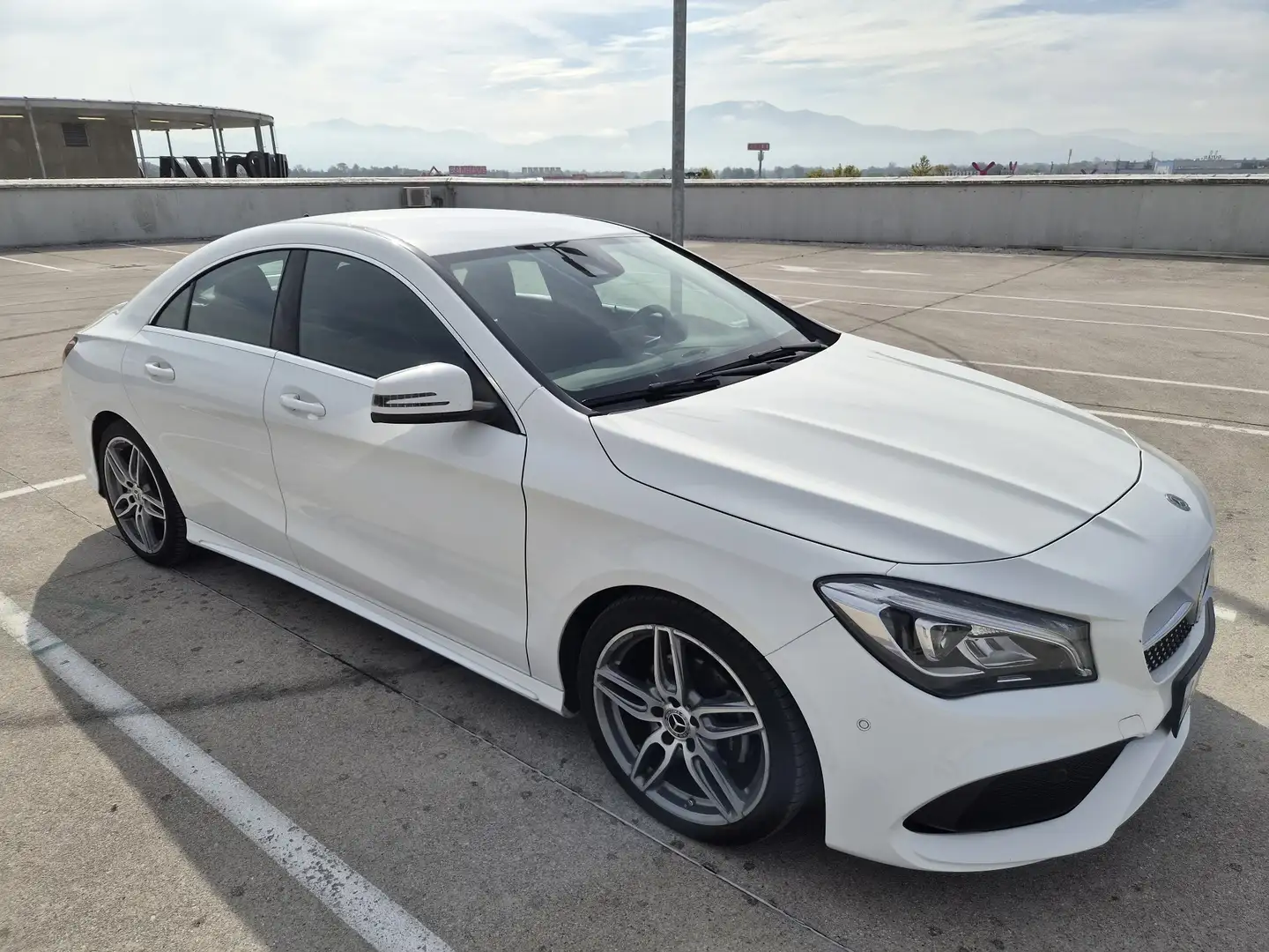 Mercedes-Benz CLA 200 7G-DCT AMG Line - 2