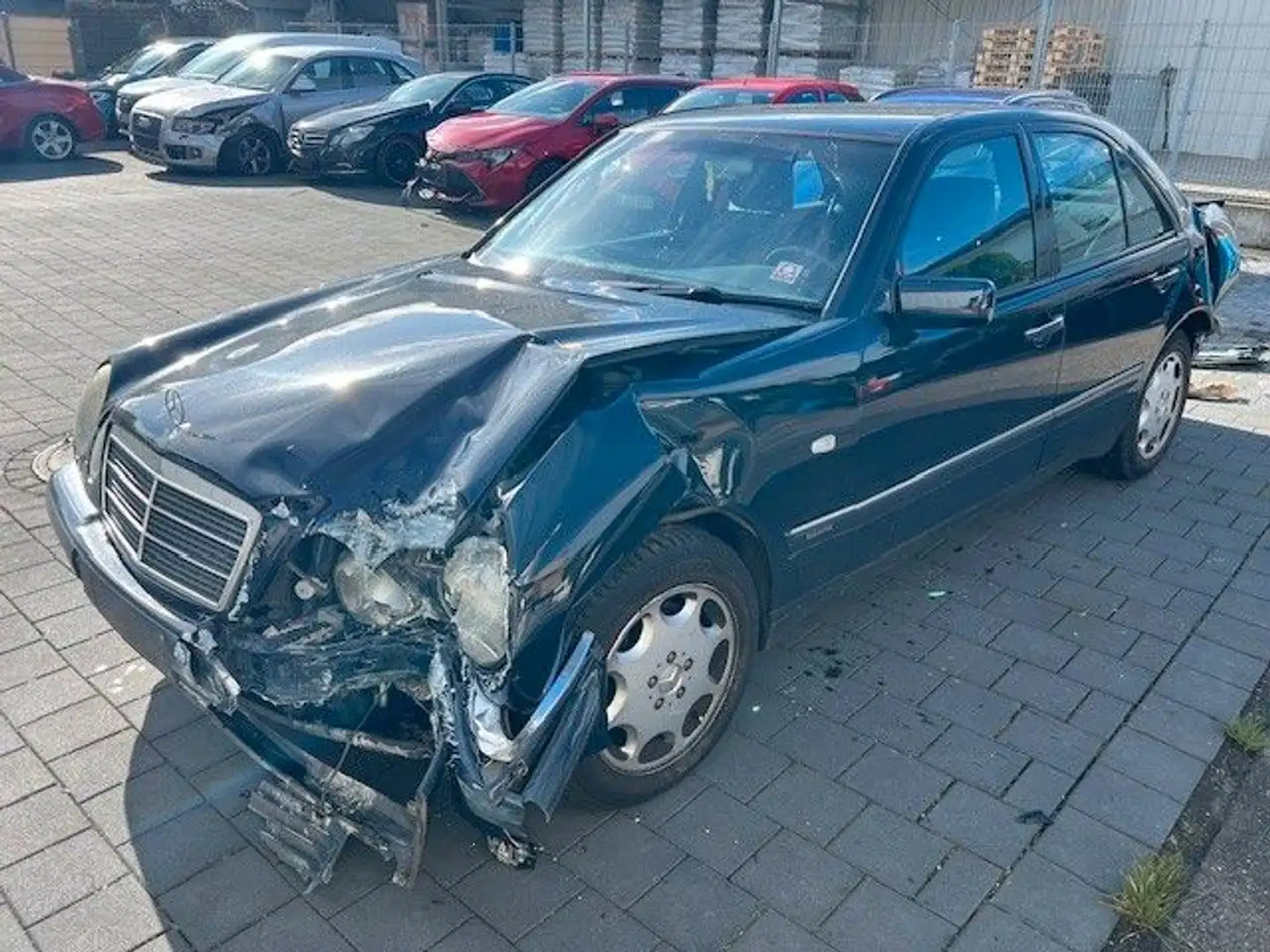 Mercedes-Benz E 320 Blau - 2