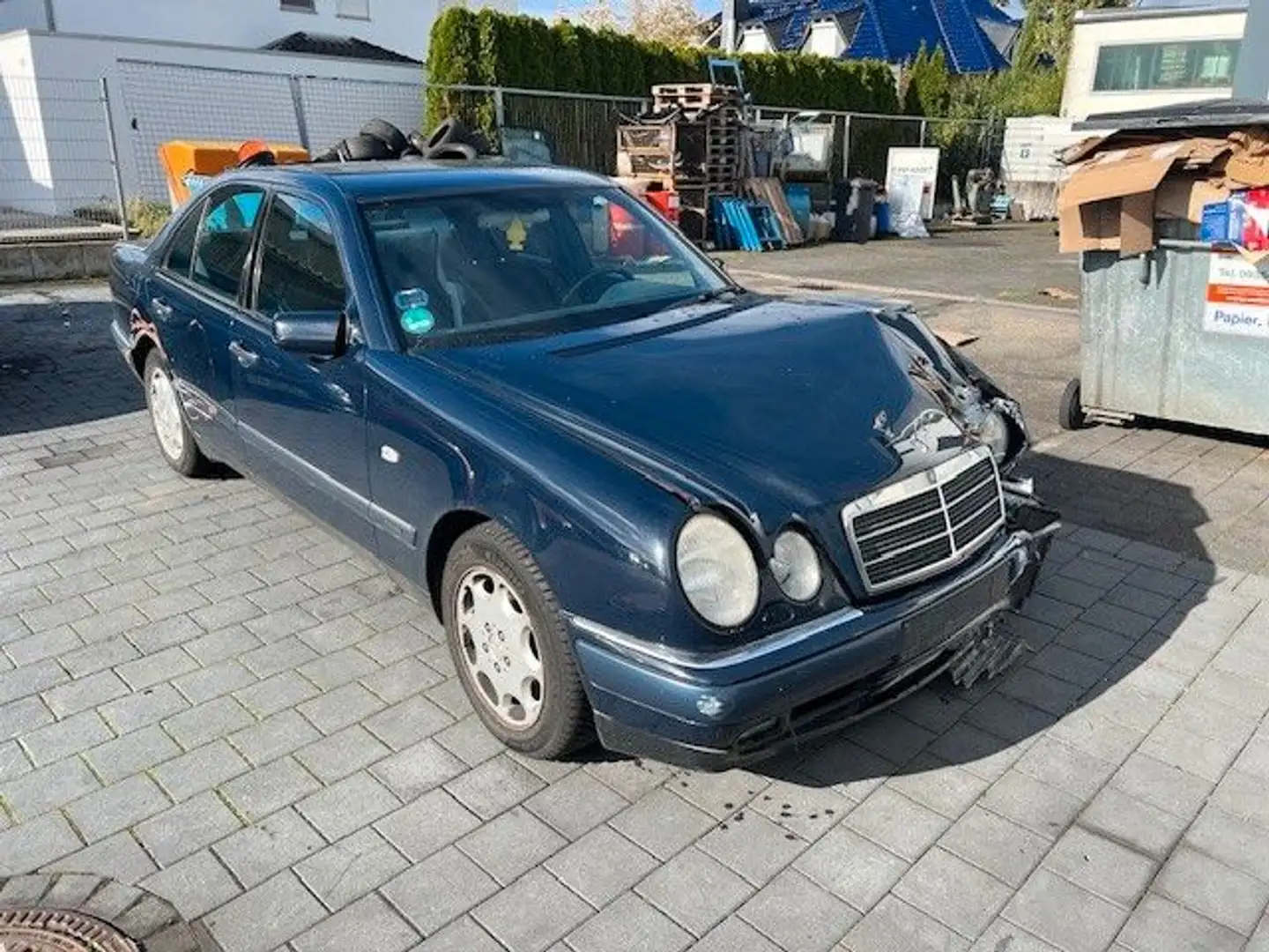 Mercedes-Benz E 320 Blau - 1