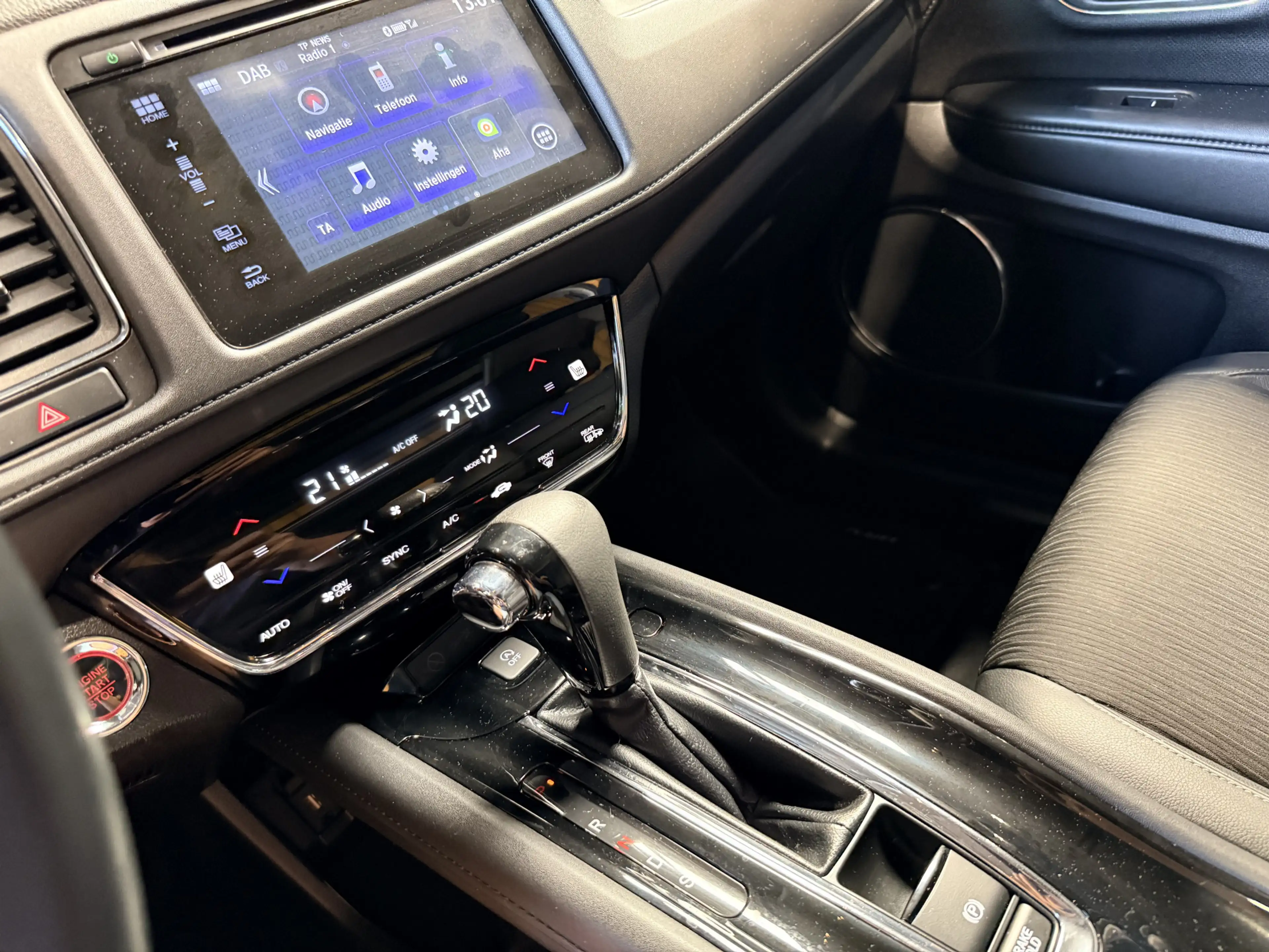Honda HR-V 1.5 i-VTEC Executive Automaat. Pano. Camera. Nav. — photo 29