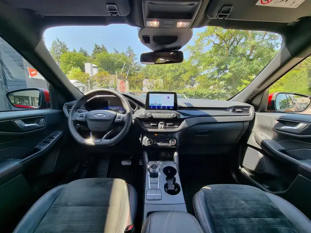 Ford Kuga view 3