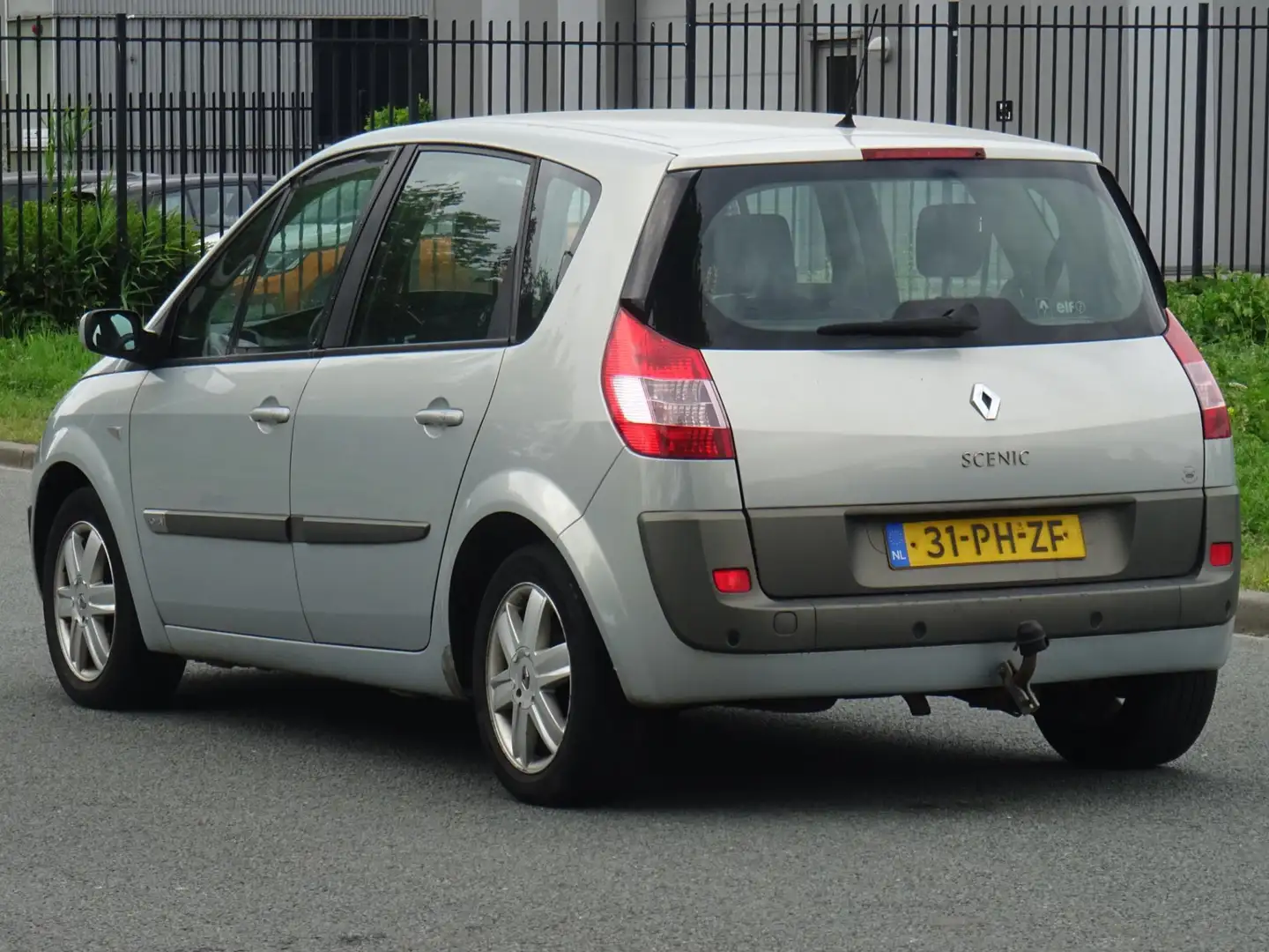 Renault Scenic 1.6-16V Dynamique Luxe AUTOMAAT NAP/CLIMA/APK Gris - 2