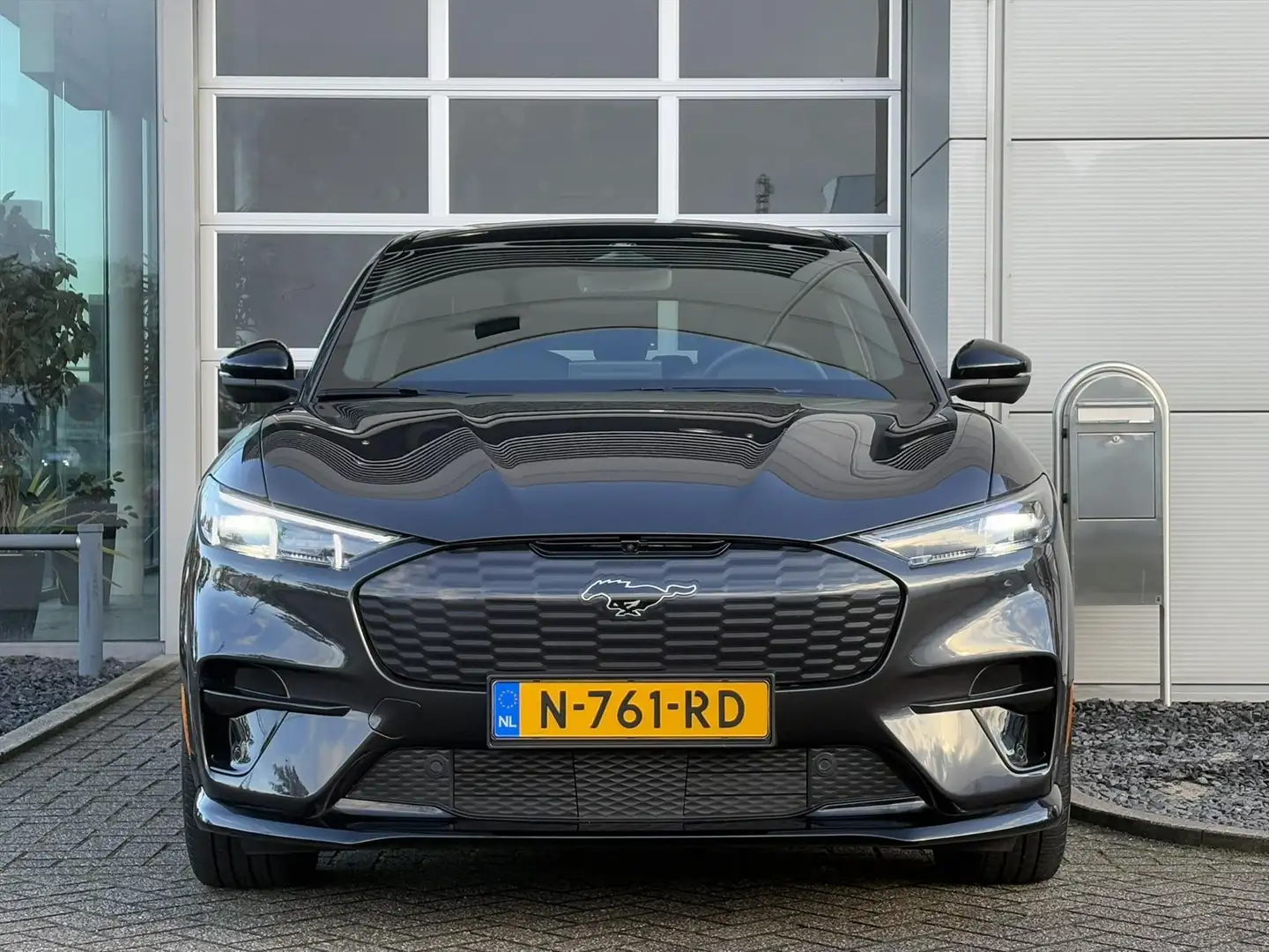 Ford Mustang Mach-E 98kWh 487pk AWD GT | Leder/Alcantara Bekleding | B Grigio - 2