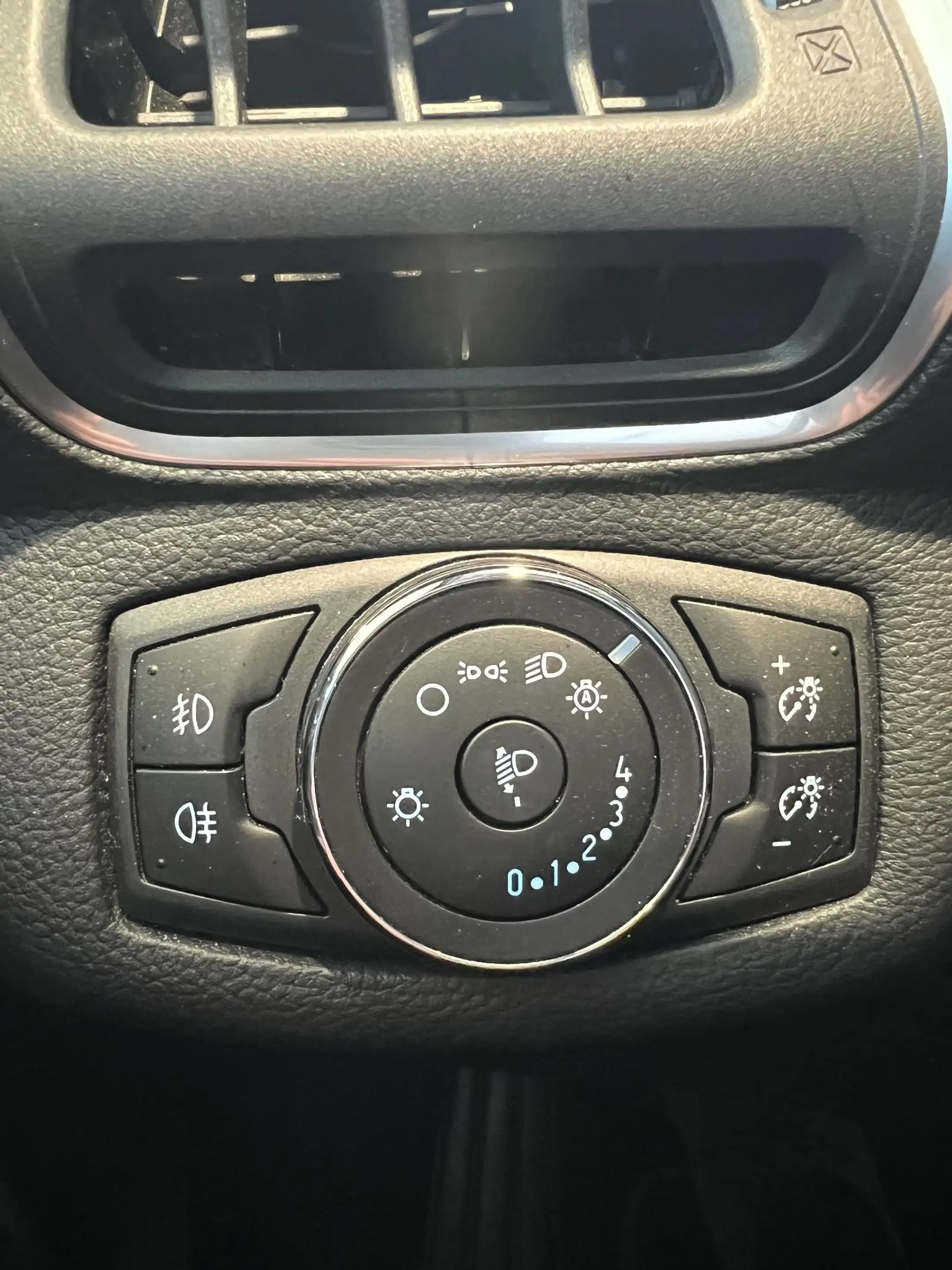 Ford B-Max 1.0 EcoBoost Titanium — photo 12
