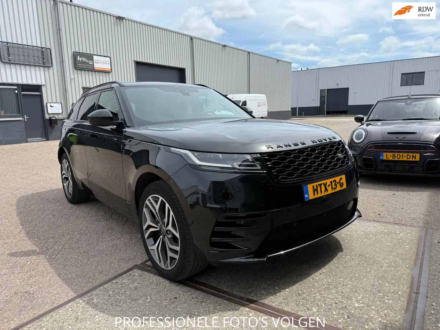 Land Rover Range Rover Velar 2.0 P250 Turbo AWD R-Dynamic HSE Zwart - 1