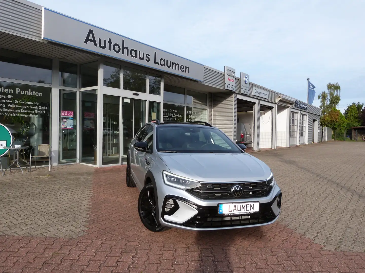 Volkswagen Taigo 1.5 TSI DSG R-Line Matrix LED CAM Navi LM18 Zoll Silber - 1