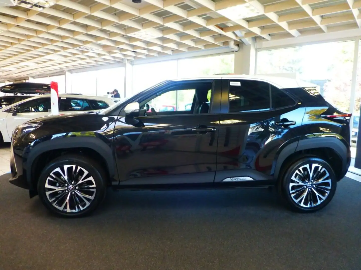 Toyota Yaris Cross Hybrid 1.5 VVT-i Teamplayer Grau - 2