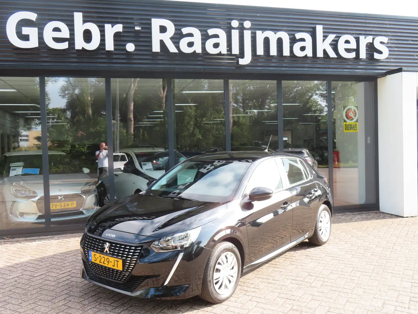 Peugeot 208 1.2 PureTech Active*Airco*Apple Carplay/Android Au Zwart - 1