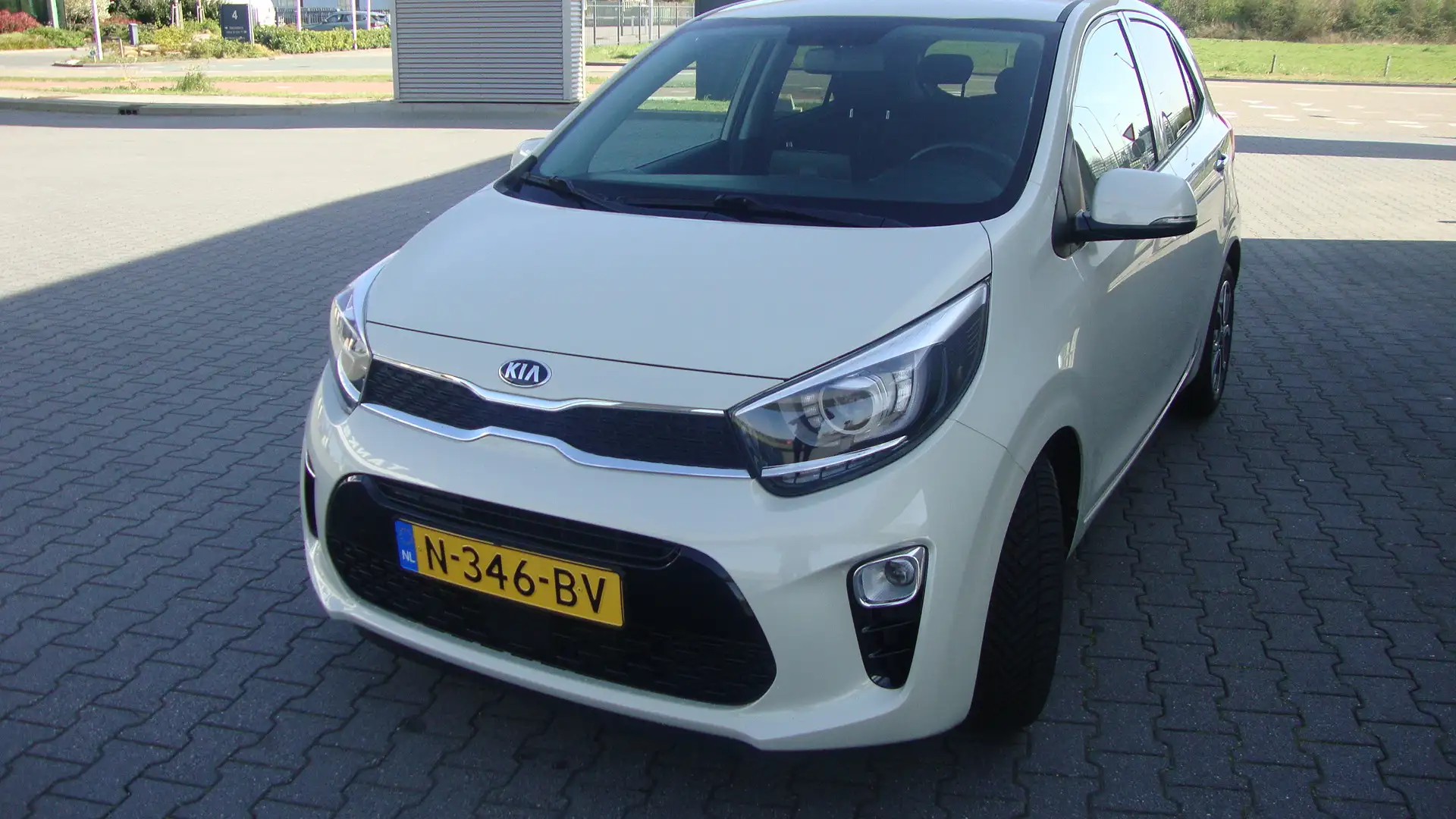 Kia Picanto 1.0 DPi 67pk 5-zits DynamicPlusLine Beige - 1