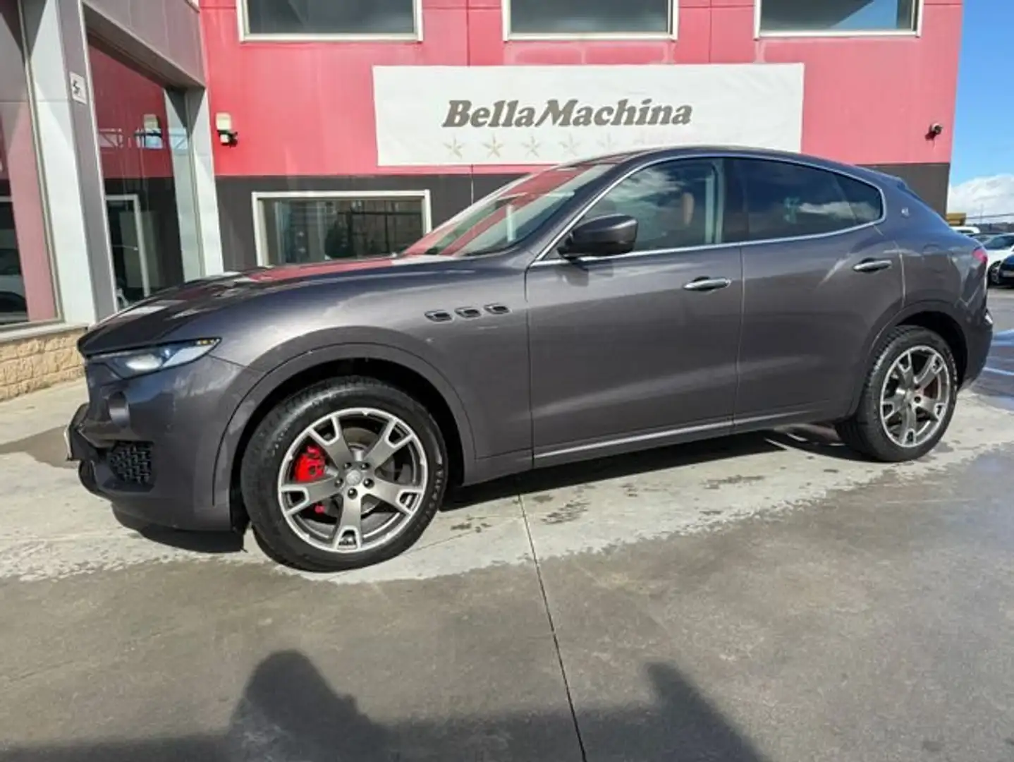 Maserati Levante V6 275 HP D AWD GranLusso Gris - 2