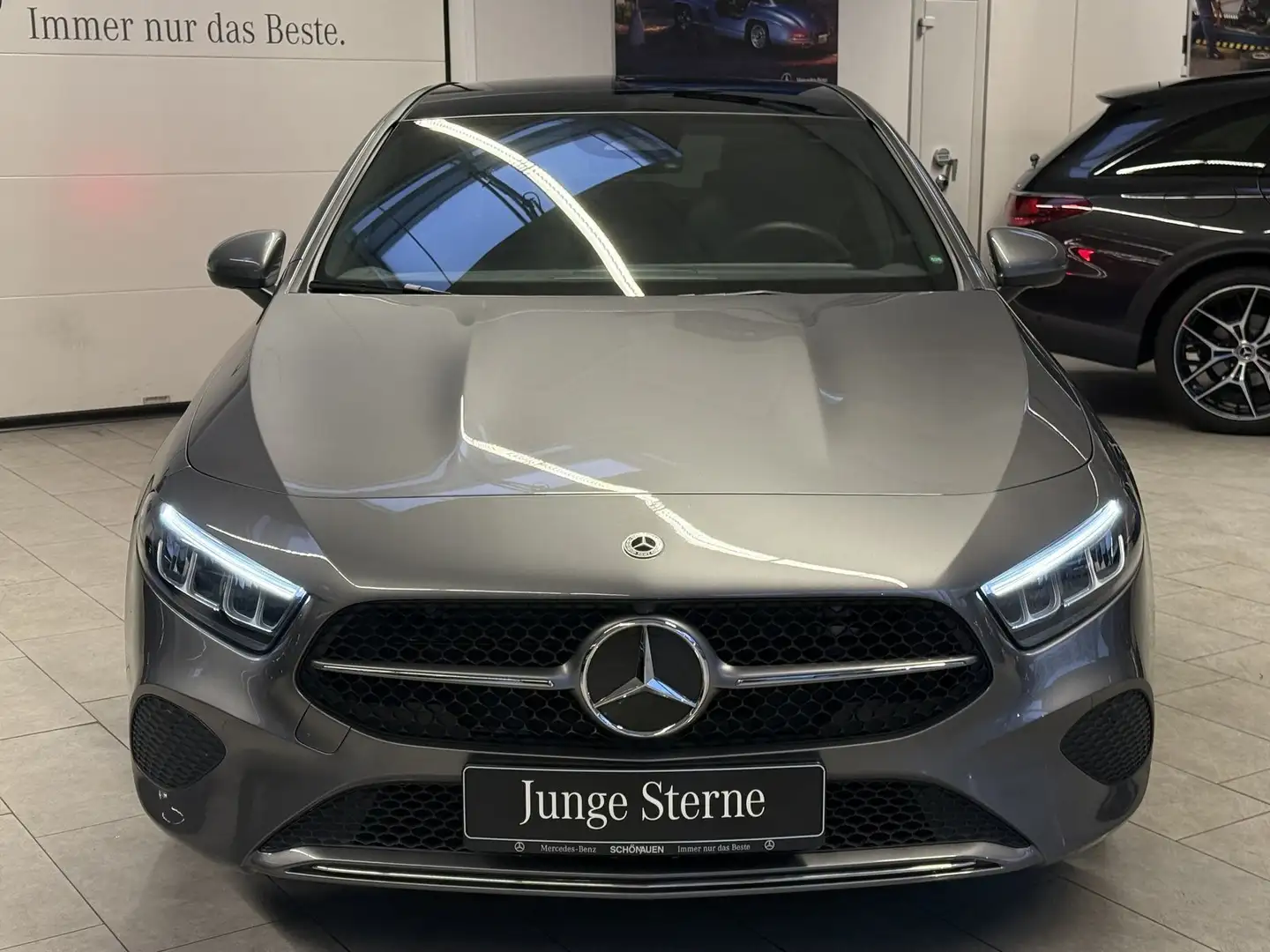 Mercedes-Benz A 180 Progressive ADV+PANO+VOLLDIGI+PRIVACY Grau - 2