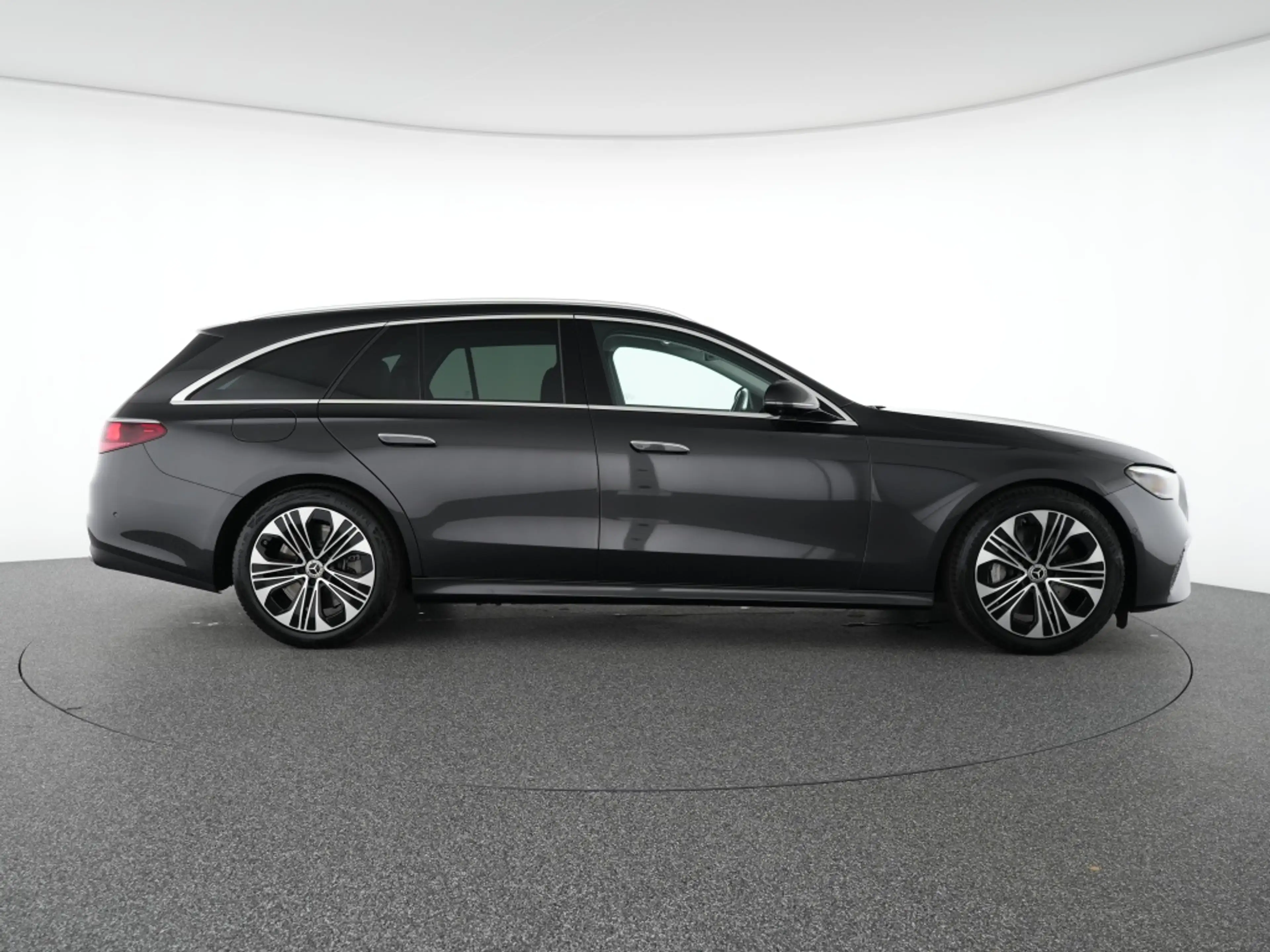 Mercedes-Benz E 300 e T Avantgarde Advanced 360° AHK Winter — photo 5